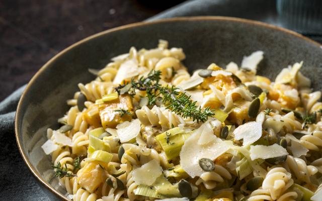 Spirelli met pompoen, prei en kruidenkaas