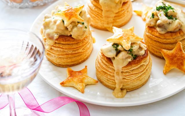 Kalkoenragout in bladerdeegpasteitjes