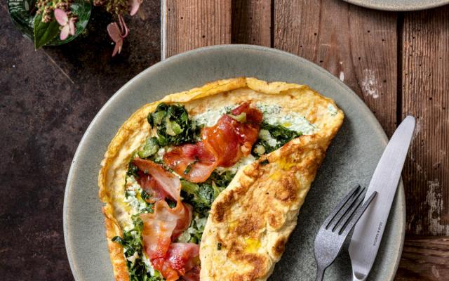 Omeletwrap met ­andijvie en spek