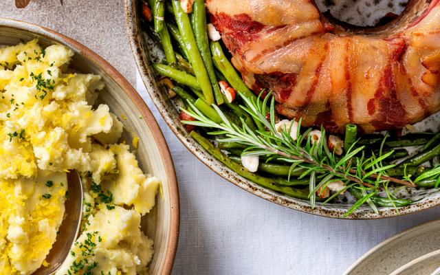 Gehaktbroodkrans met citroenpuree en krokante prinsessenboontjes