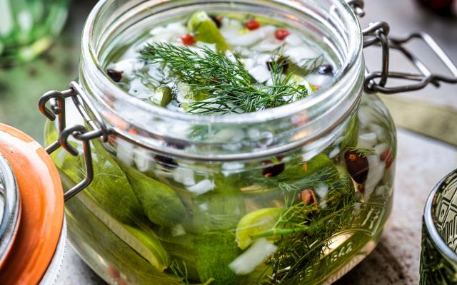 Gepekelde minikomkommers