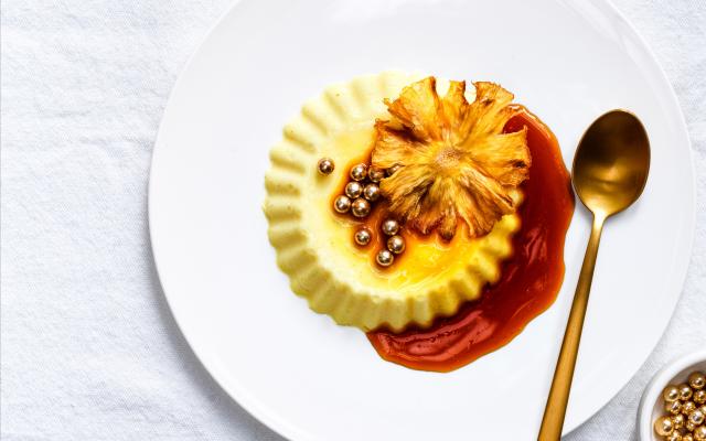Pina colada-panna cotta met ananasbloem