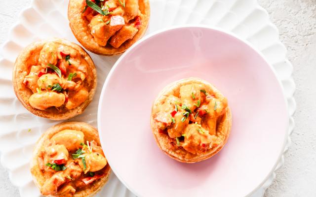 Bladerdeegkuipjes met scampi’s diabolique
