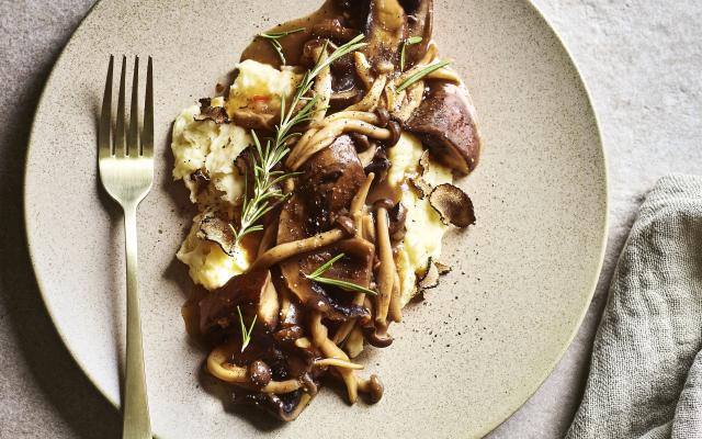 Fricassée de champignons, purée aux truffes