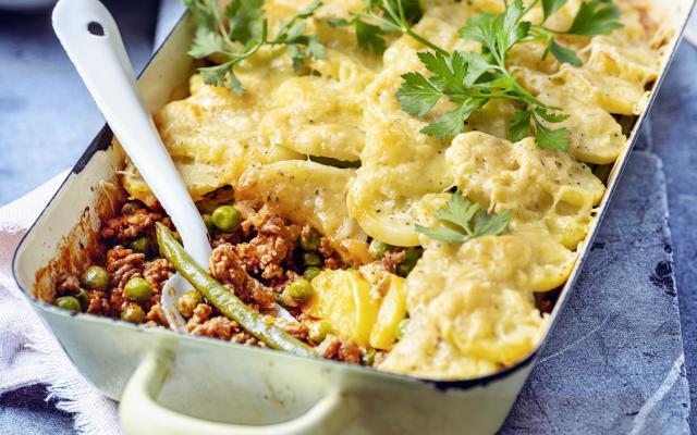 Ovenschotel met gehakt, boontjes en erwtjes