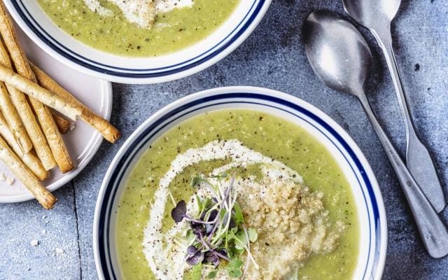 Groene maaltijdsoep met quinoa