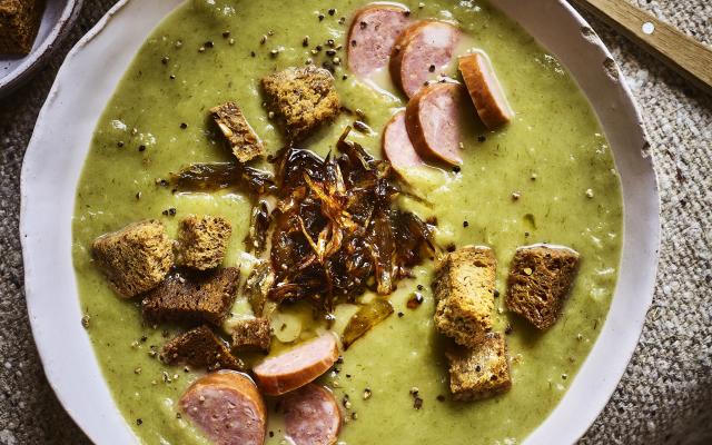 Aardappel-preisoep met rookworst