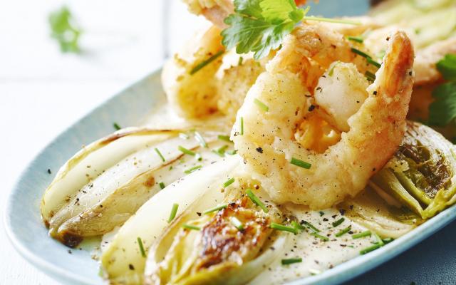 Scampis snackés, crème de coco et chicons