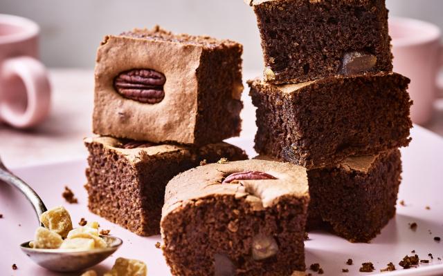 Brownie met gekonfijte gember en pecannoten
