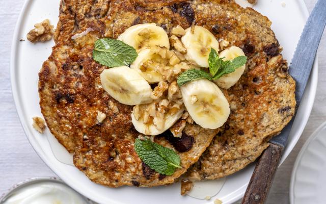 Banaan-havermoutpannenkoekjes met chocolade en nootjes