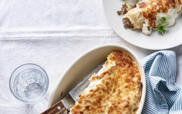 Pannenkoekrolletjes met gehakt en witloof