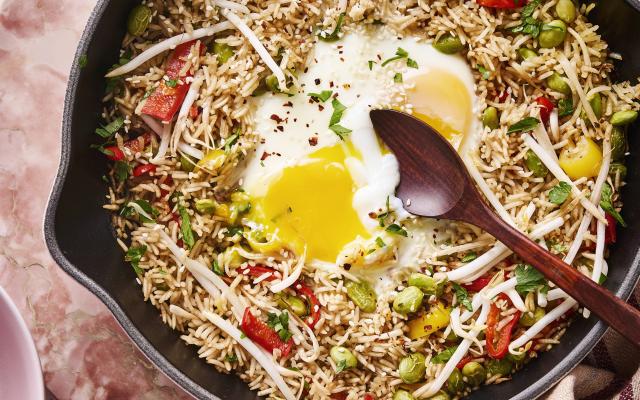 Nasi goreng uit de oven met een ei