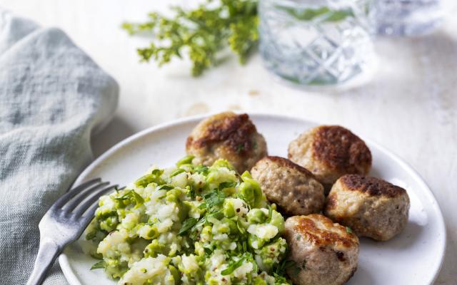 Erwten-knolselderstoemp met kalfsgehaktballetjes