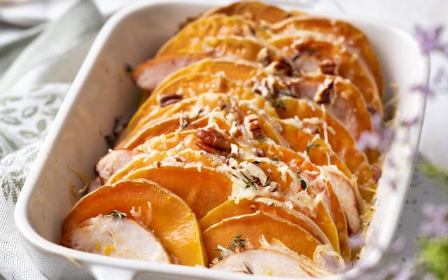 Gratin van butternutpompoen met gerookte kip