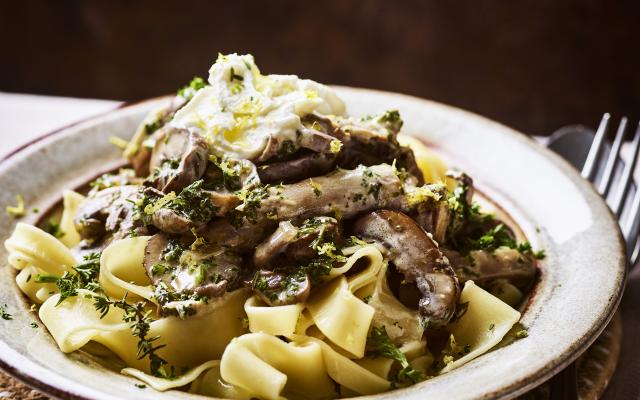 Pasta met rijkelijke champignonroomsaus