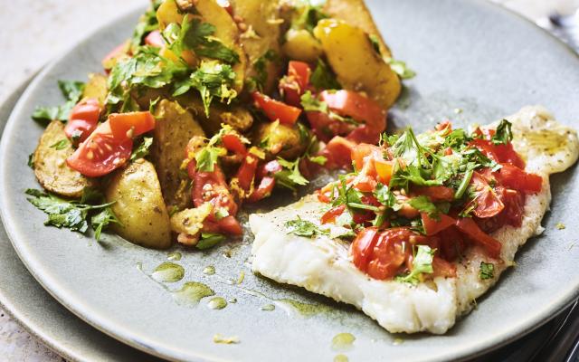 Kabeljauwhaasje met tomatengremolata en gebakken patatjes