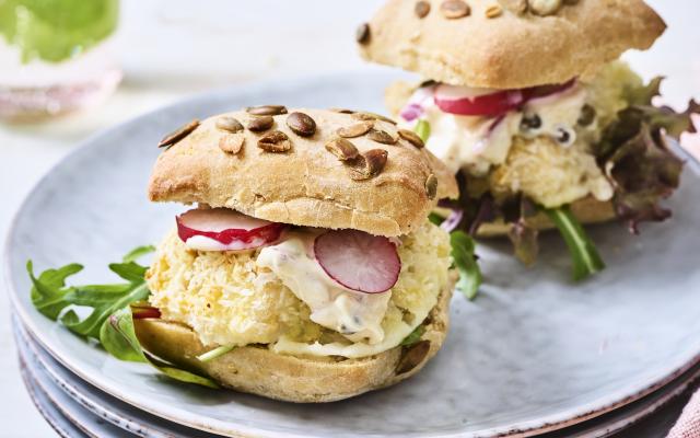 Visburger met remouladesaus