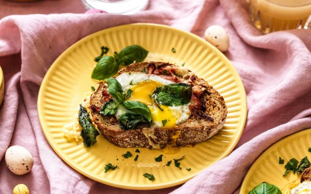 Toast gruyère met spiegelei, ham en spinazie