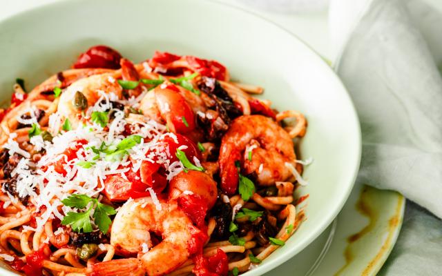 Scampi puttanesca met pasta