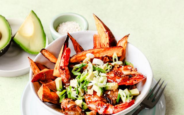 Bowl met zoete aardappel en scampi’s