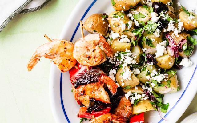 Griekse scampispiesjes met krieltjes-fetasalade