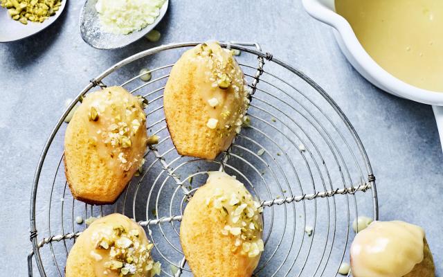 Madeleines met witte chocolade