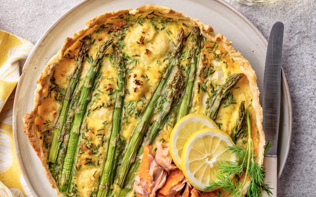 Quiche met ­asperges, ­bloemkool en warmgerookte zalm