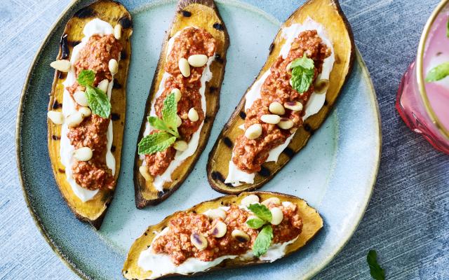Bruschetta van zoete aardappel met muhammara