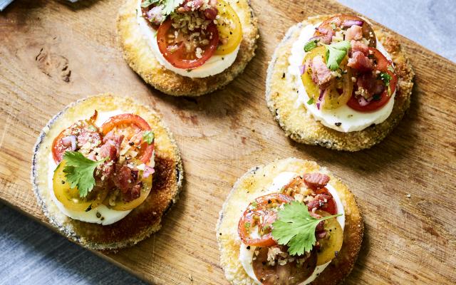 Krokante pizza's met aubergine