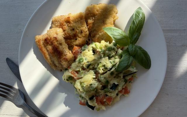 Homemade fishsticks van hondshaai met lentepuree