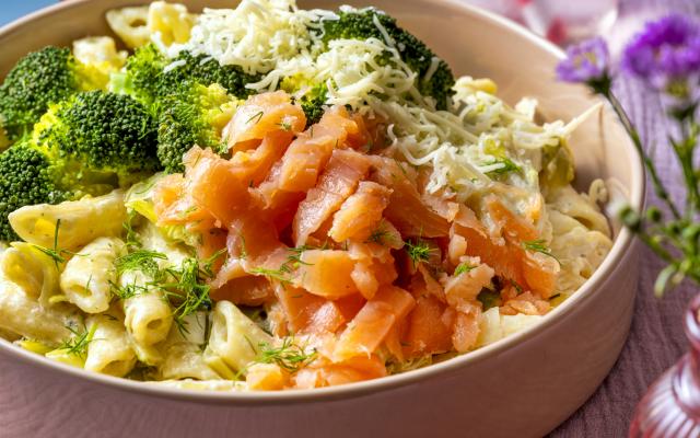 Pasta met broccoli en zalm