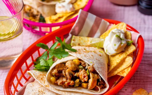 Gevulde wraps met gehakt, maïs en champignons