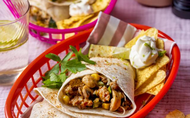 Gevulde wraps met gehakt, maïs en champignons