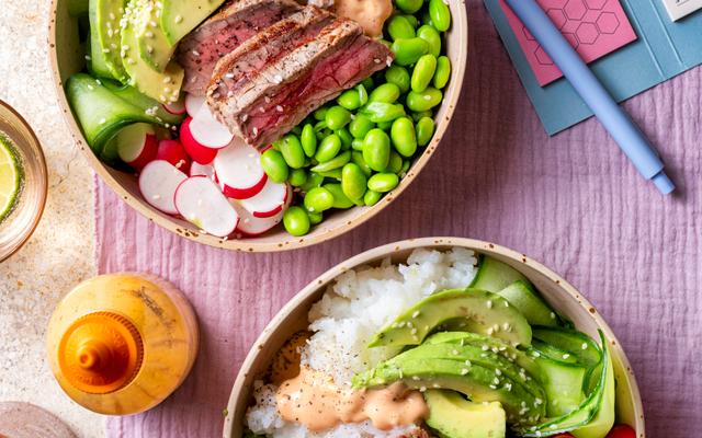 Pokébowl met kortgegrilde steak