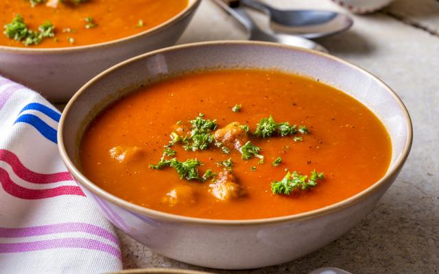 Tomatensoep met zelfgerolde balletjes