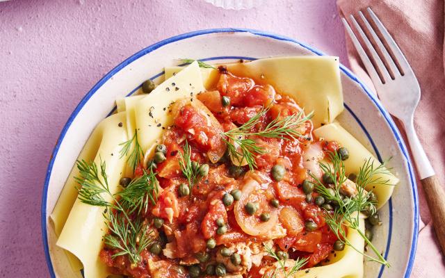 Pasta met tonijn-ansjovis-tomatensaus