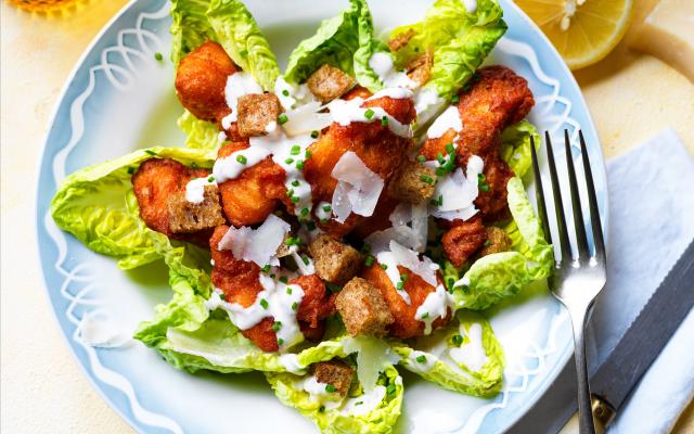 Caesarsalade met gebakken kibbeling