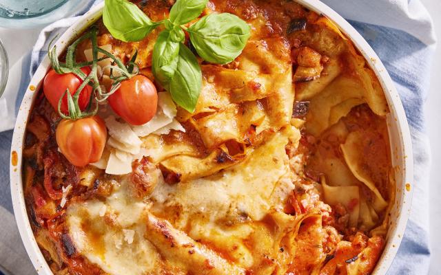 One pot lasagne met spek, aubergine en zongedroogde tomaatjes