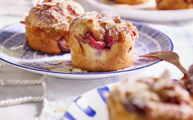Vanillemuffins met cottagecheese en aardbeien