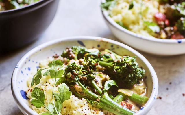 Groentecurry met broccoli, linzen en couscous