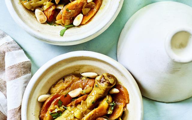 Tajine met kip, wortel en gedroogde abrikozen