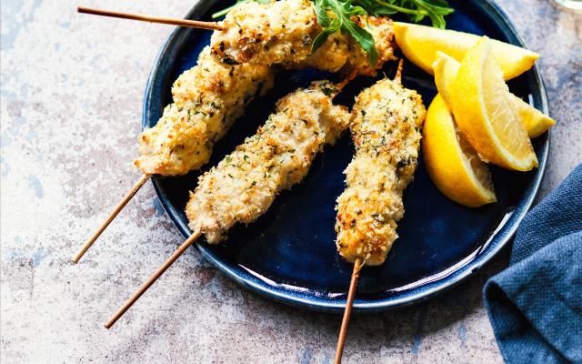 Gepaneerde kip-parmezaanspiesjes