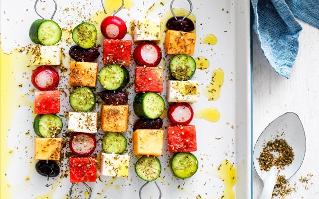 Dambordspiesjes van meloen, komkommer en feta