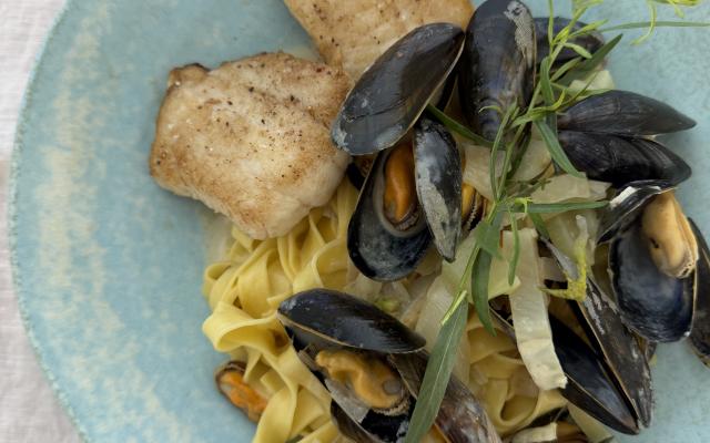 Tagliatelle met schartong, mosseltjes en venkel