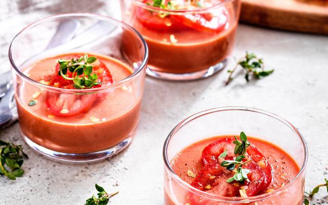 Panna cotta van san marzano-tomaat