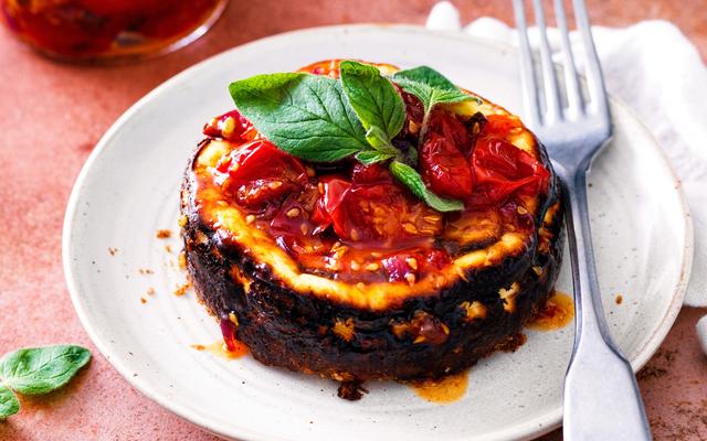 Taartje van parmezaan en ricotta met tomatencompote