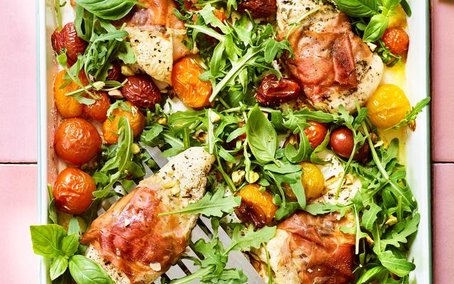 Traybake met kip, parmaham en tomaatjes