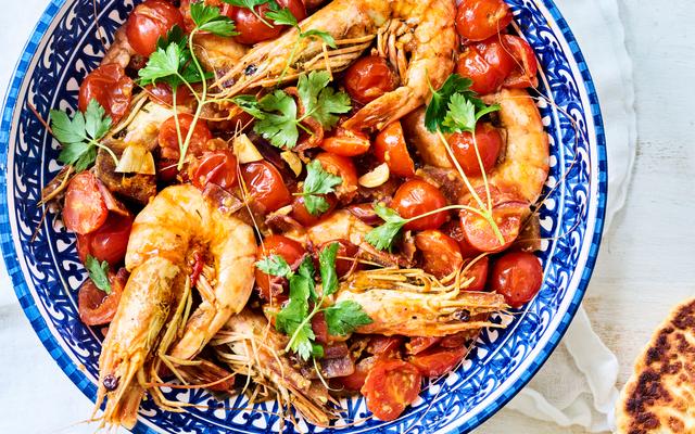 Stoofpotje van gamba’s met kerstomaten en ouzo