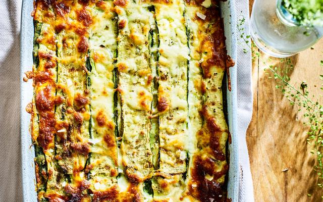 Courgettelasagne met ricotta en ­pesto