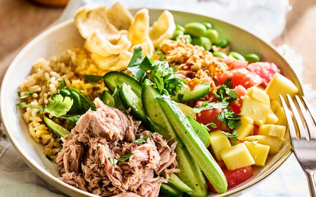 Pokébowl met tonijn, ­watermeloen en mango